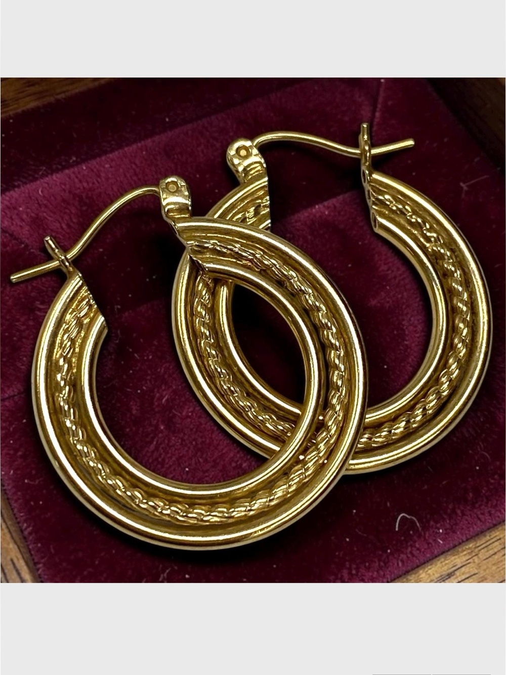 Beautiful Estate 14K Yellow Gold 1” Fancy Cable Hoop Earrings!